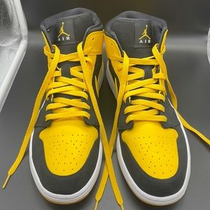 Jordan 1 Retro Mid New Love